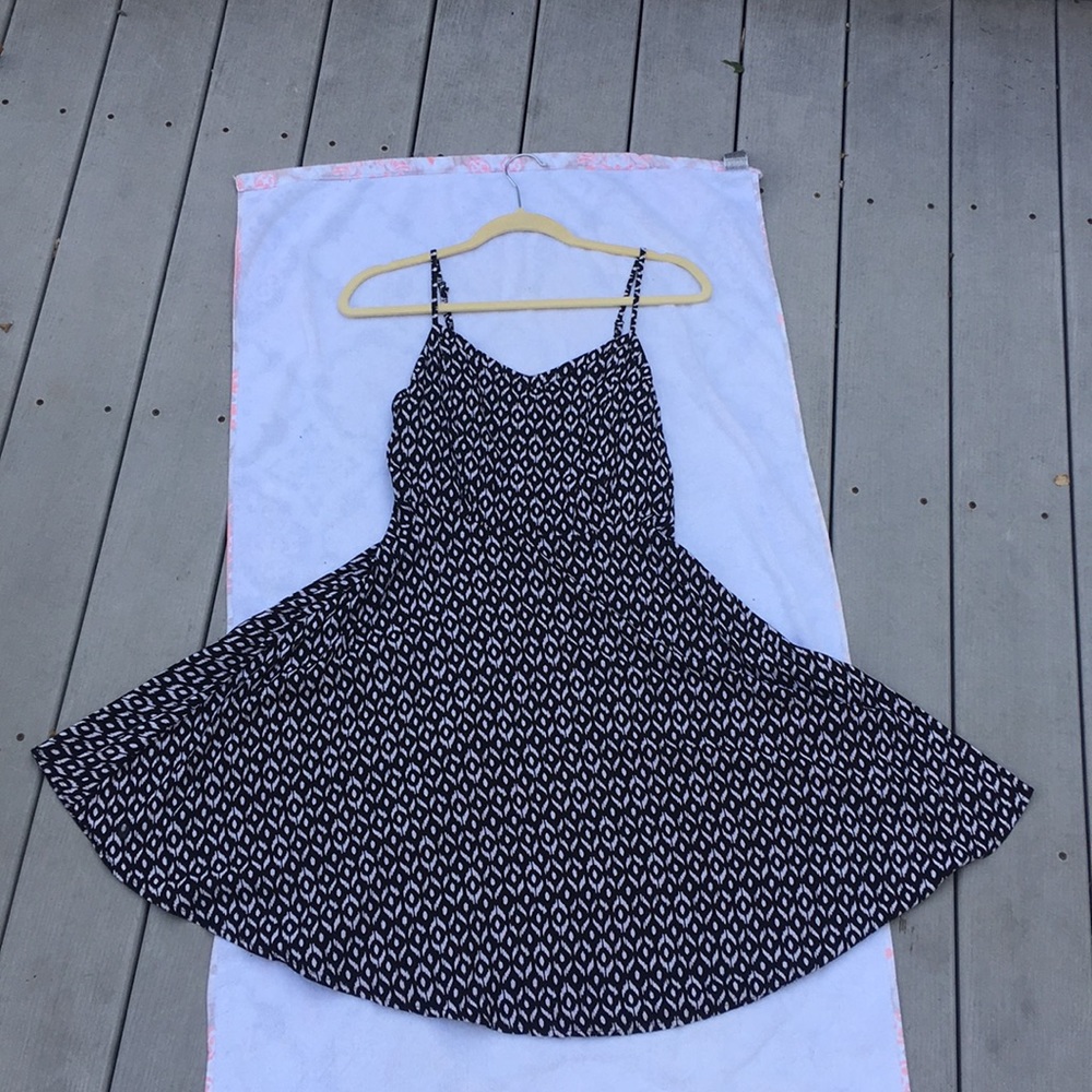 OldNavy B&W adjustable Straps Sz M